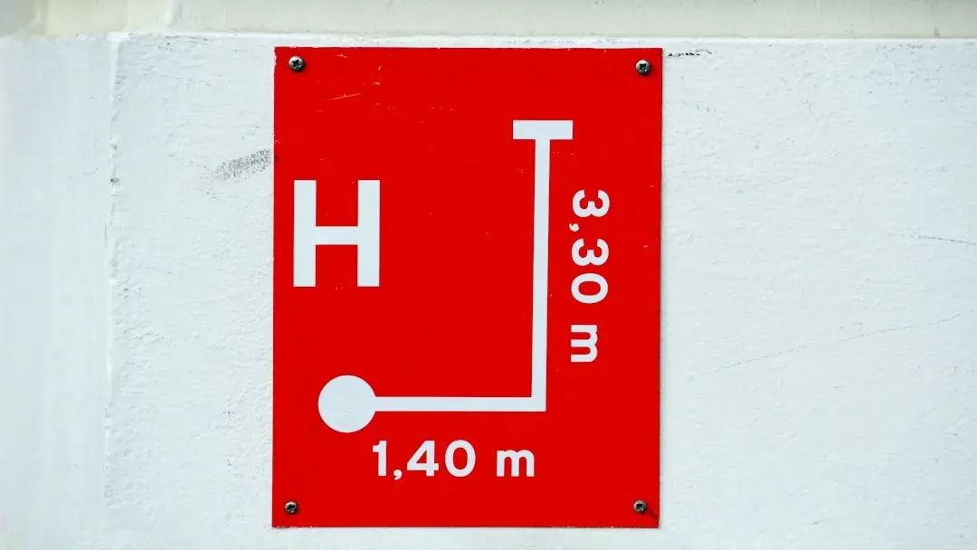 Digital hygrometer displaying ideal humidity levels of 30-50% with hand pointing to optimal comfort range zone
